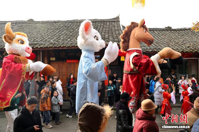 1.28四川阆中：腊八品粥赏非遗 古城年味浓4.jpeg