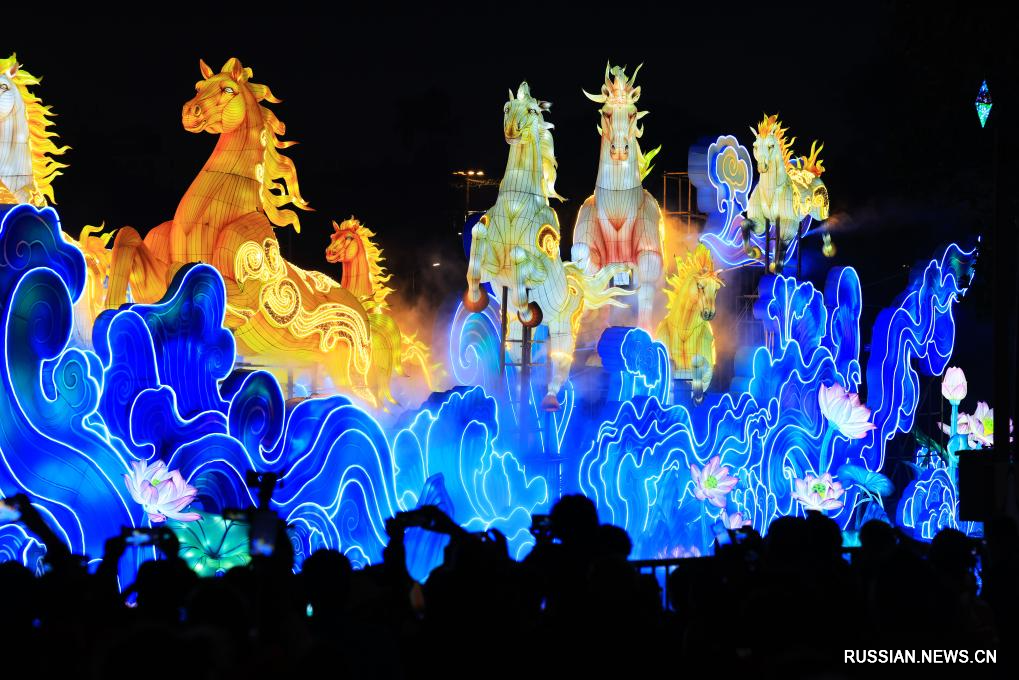 2.2春节来广州过“暖冬”！广州新春灯会震撼开幕，85组灯点亮全城6.jpg