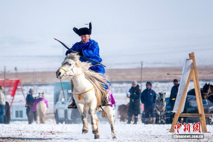 2.3驭雪奔腾赴新春! “辽阔草原·锡林郭勒”冬季“马超”总决赛开赛1.jpg