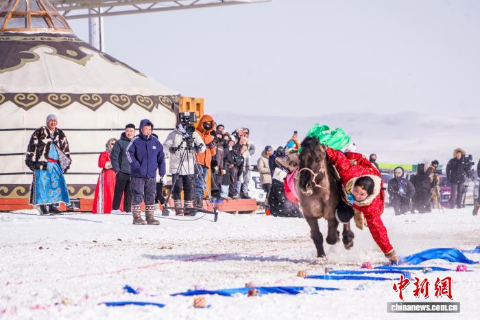 2.3驭雪奔腾赴新春! “辽阔草原·锡林郭勒”冬季“马超”总决赛开赛6.jpg