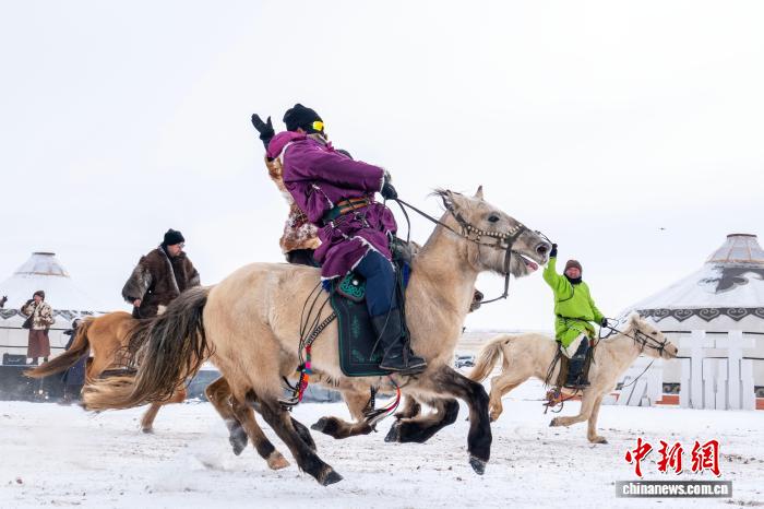 2.3驭雪奔腾赴新春! “辽阔草原·锡林郭勒”冬季“马超”总决赛开赛4.jpg