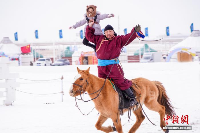 2.3驭雪奔腾赴新春! “辽阔草原·锡林郭勒”冬季“马超”总决赛开赛8.jpg