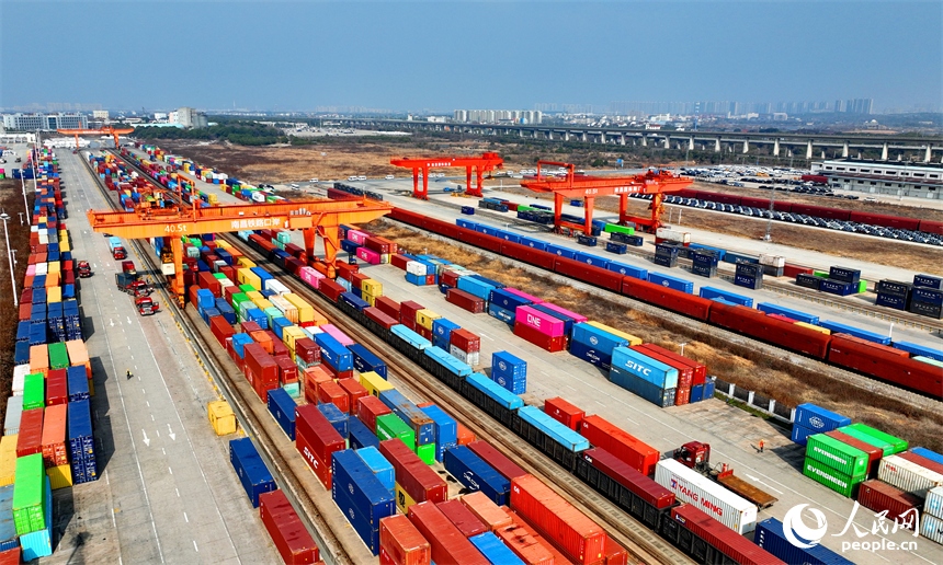2.4江西首发“跨里海”中欧班列 开辟中部至欧亚新通道3.jpg
