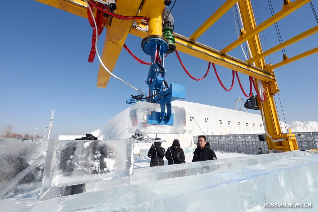 2.5黑龙江哈尔滨冰雕搭建机器人 筑冰雪智能建造新标杆2.jpg
