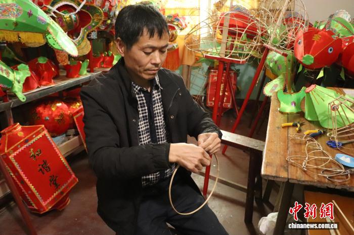 2.9“一尾鱼灯”跃千年 探寻客家传统灯彩之南康鲤鱼灯1.jpeg