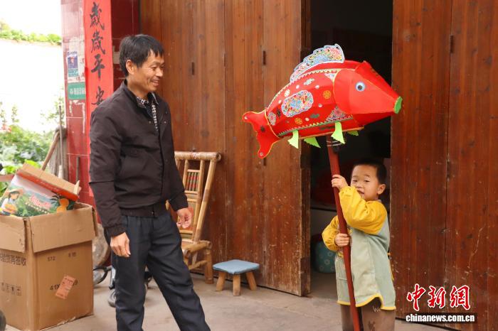 2.9“一尾鱼灯”跃千年 探寻客家传统灯彩之南康鲤鱼灯10.jpeg