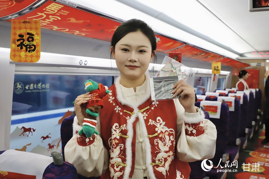 2.13中国春运列车化身传统文化“流动博物馆”8.jpg