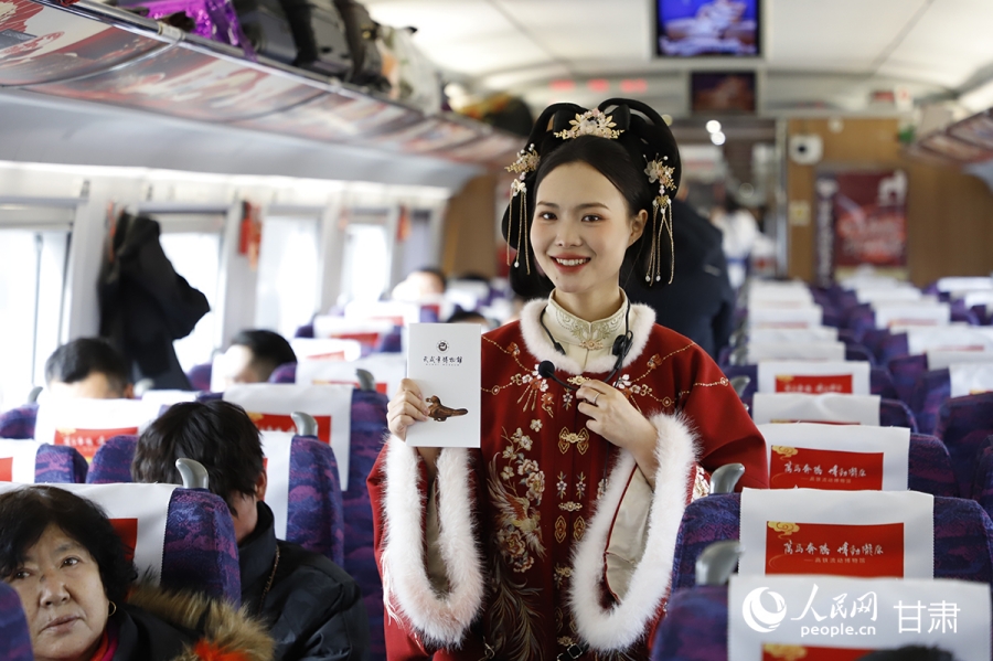 2.13中国春运列车化身传统文化“流动博物馆”4.jpg