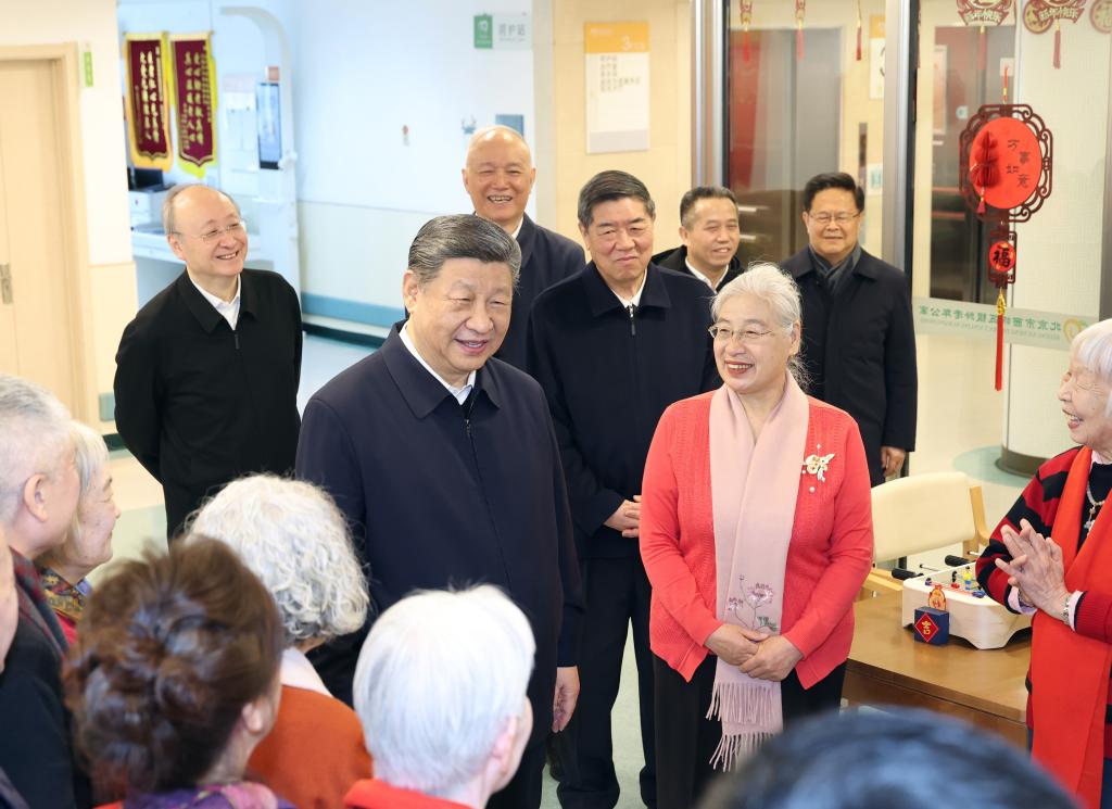 2.11习近平春节前夕在北京看望慰问基层干部群众 向全国各族人民致以美好的新春祝福3.jpeg