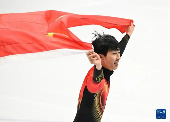 2.14孙龙在2026年冬奥会短道速滑1000米项目中摘得银牌3.png