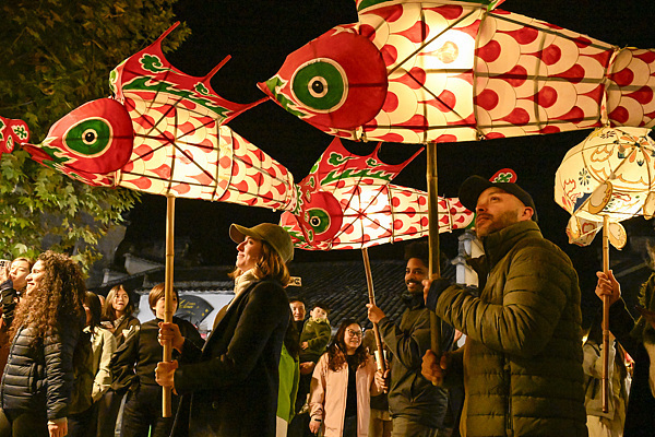 2.25外国游客的访华行程正被重新定义 到中国，“中国购”.jpg