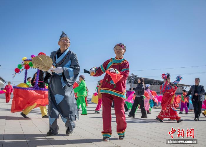 2.25柳林刘家垣村：秧歌闹春 黄土高坡年味浓1.jpg