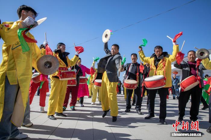 2.25柳林刘家垣村：秧歌闹春 黄土高坡年味浓3.jpg