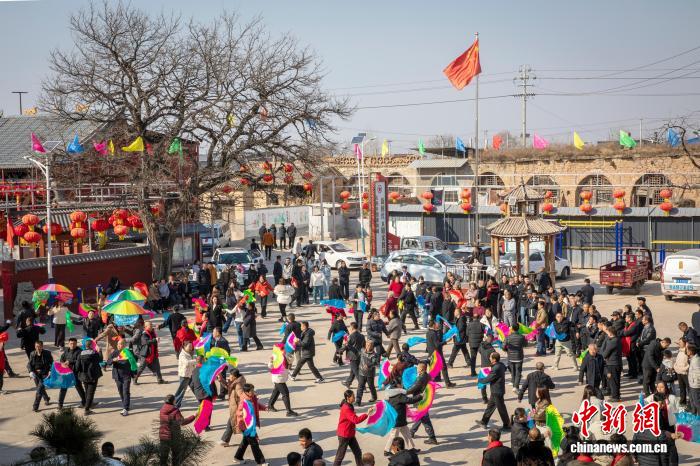 2.25柳林刘家垣村：秧歌闹春 黄土高坡年味浓7.jpg