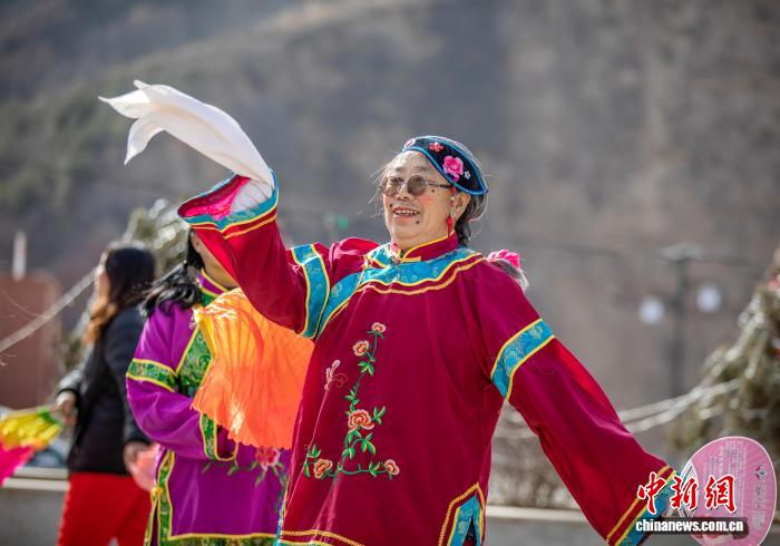 2.25柳林刘家垣村：秧歌闹春 黄土高坡年味浓5.jpg