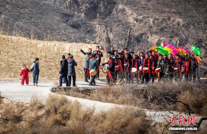 2.25柳林刘家垣村：秧歌闹春 黄土高坡年味浓9.jpg