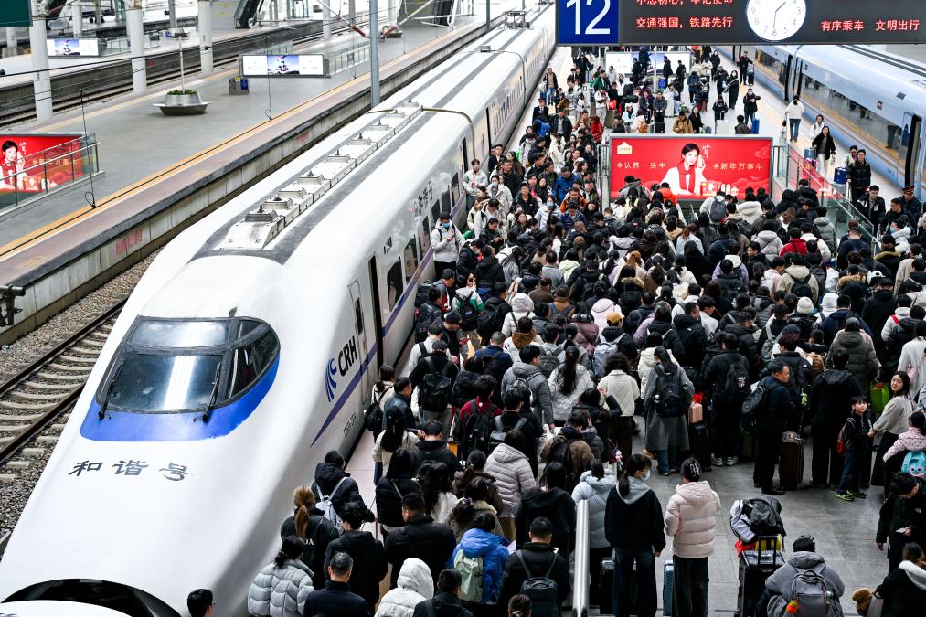 2.26春节假期全国铁路累计发送旅客1.21亿人次2.jpg