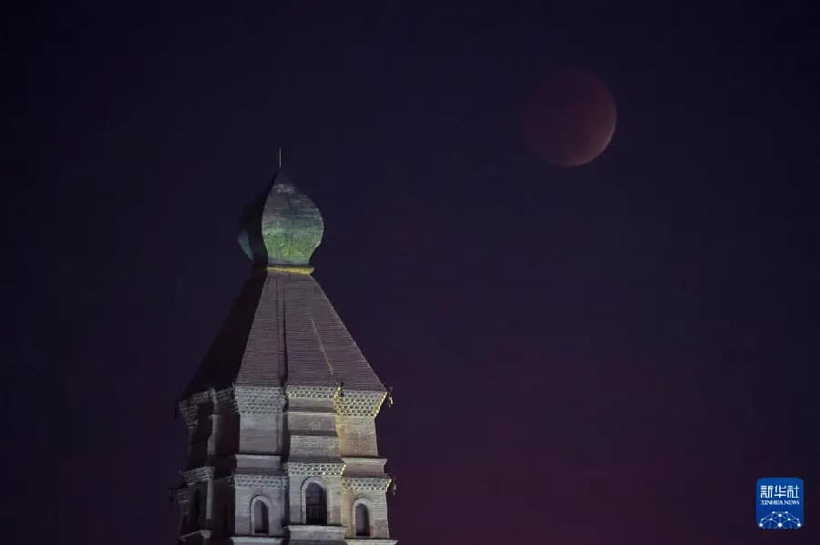 3.5当元宵节邂逅月全食 “红月亮”5.jpg