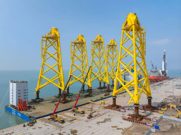 3.12中国建造欧洲最大单机容量海上风电导管架交付1.png