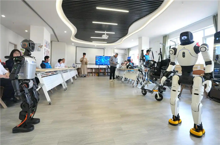3.16智能康养机器人养老驿站上线4.jpg