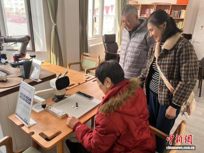 3.16智能康养机器人养老驿站上线5.jpg