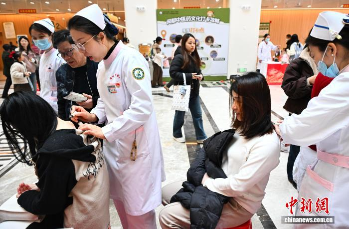 3.18福州：民众沉浸式体验中医药文化3.png