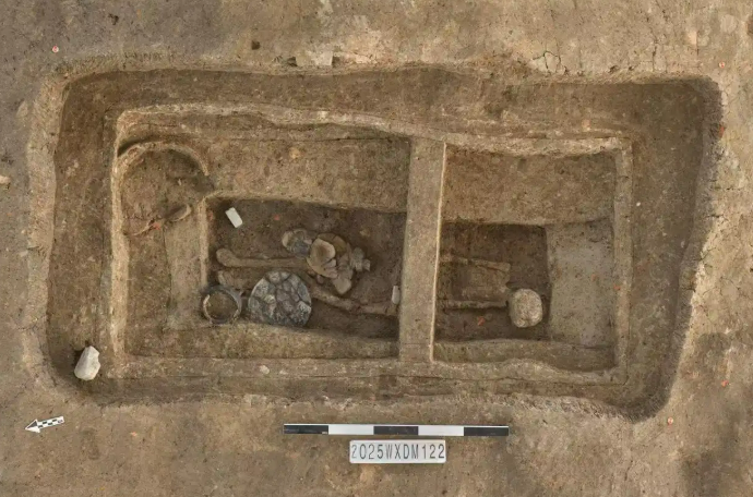 3.20六千年前“制造业”雏形 无锡斗山遗址出土石纺轮作坊3.png