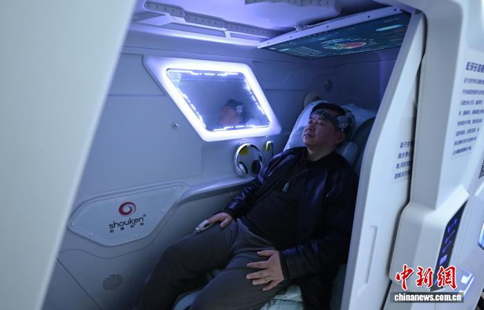 3.23浙江杭州：民众体验“科技助眠”2.jpg