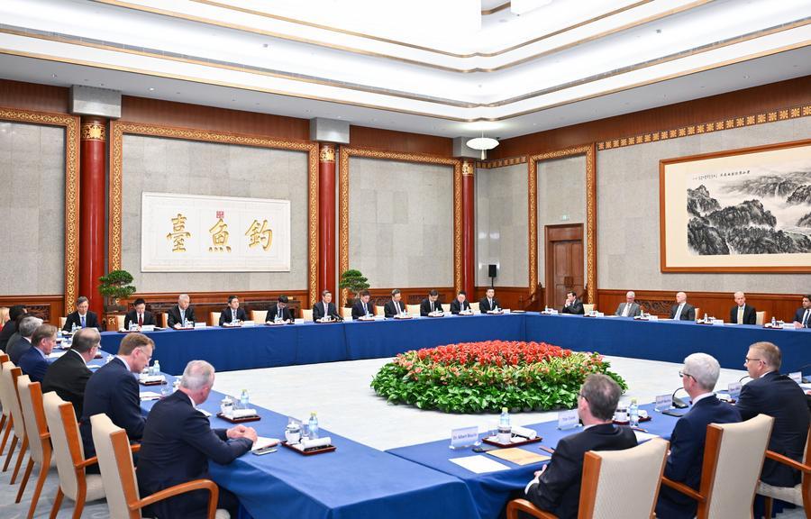 3.24何立峰会见美中贸易全国委员会代表团时指出 欢迎美国企业把握中国发展机遇 深化互利合作.jpeg