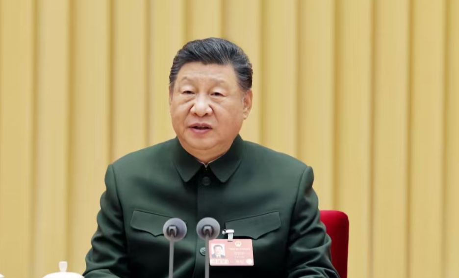 习近平出席人大会议军事代表小组讨论.png