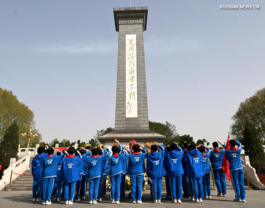 4.3清明祭英烈 薪火永相传5.jpg