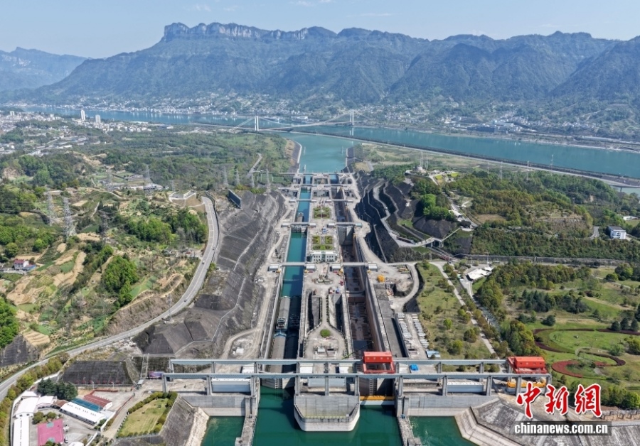4.9刷新内河航运纪录!截至3月底三峡船闸累计货运量超23亿吨1.jpg