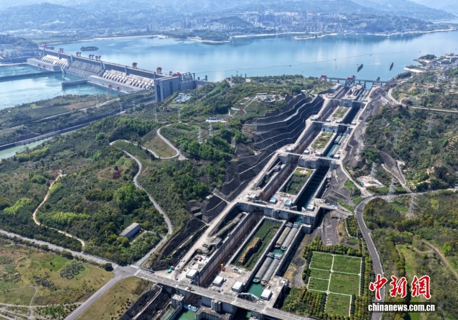 4.9刷新内河航运纪录!截至3月底三峡船闸累计货运量超23亿吨3.jpg