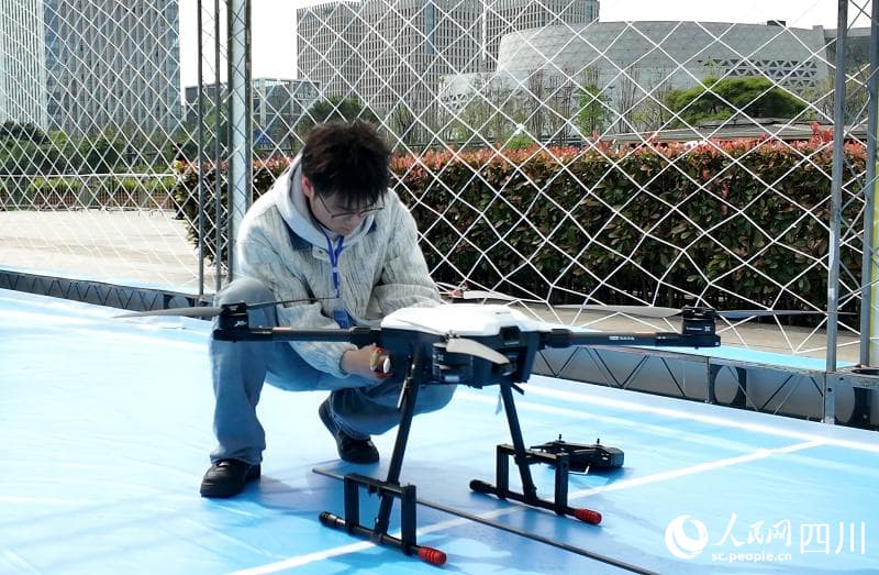 4.14成都市：首届世界无人机运动会燃动蓉城 千亿级产业赋能无人机赛事5.jpg