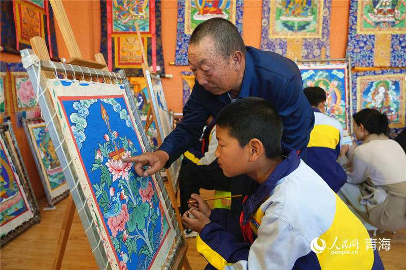 4.17青海同仁：排进课表的非遗 不让传统文化“留级”1.jpg
