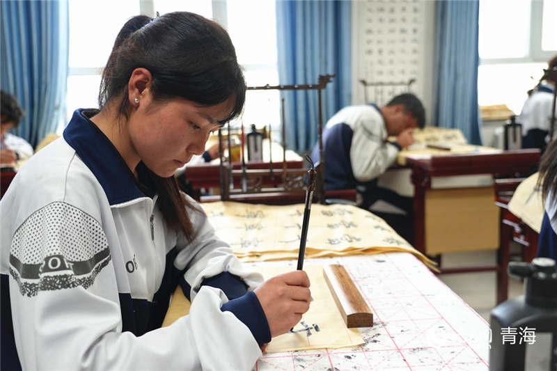 4.17青海同仁：排进课表的非遗 不让传统文化“留级”9.jpg