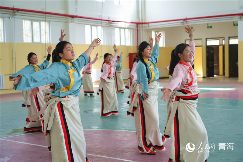 4.17青海同仁：排进课表的非遗 不让传统文化“留级”7.jpg