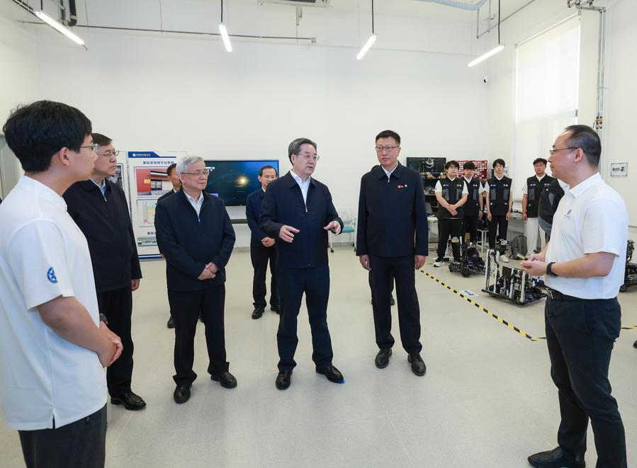 5.9丁薛祥在调研基础研究时强调：深入贯彻落实加强基础研究座谈会精神 全面提升基础研究水平和原始创新能力2.jpg