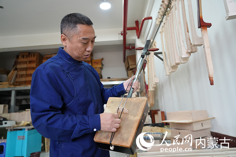 11.4行进中国|潮尔琴:谱写一木一弦的传承诗1.jpg