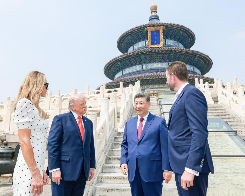 5.15习近平同美国总统特朗普参观天坛2.jpeg