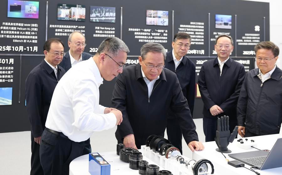 5.19李强在北京调研时强调:推动人工智能与先进制造业深度融合 加快培育塑造经济发展新动能新优势1.jpeg