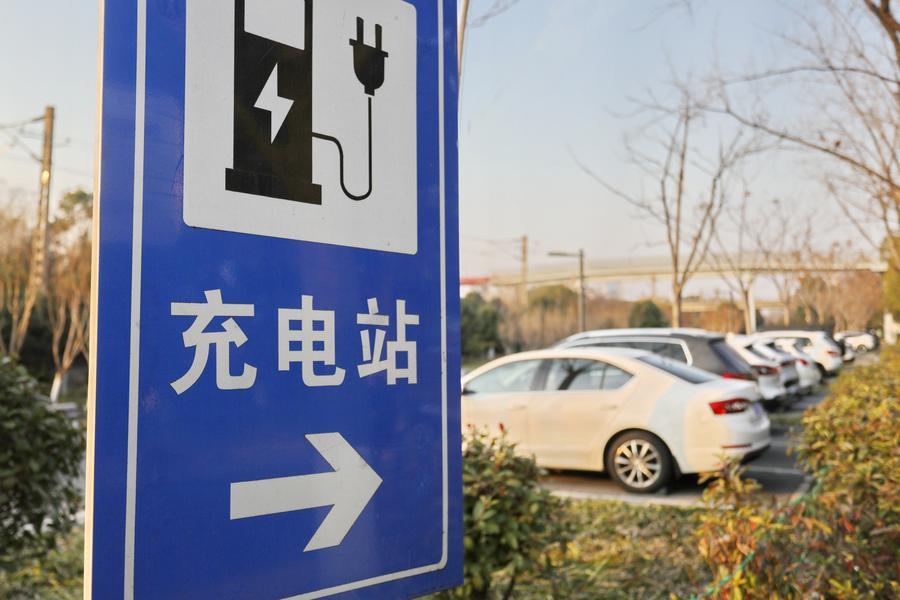 5.25随着中国致力于推动更环保的出行方式,国内的电动汽车充电基础设施正在迅速扩展.jpg