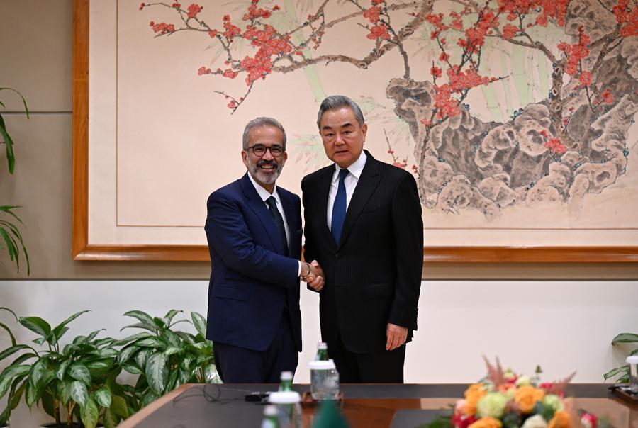 5.29王毅会见葡萄牙国务部长兼外长兰热尔.jpg