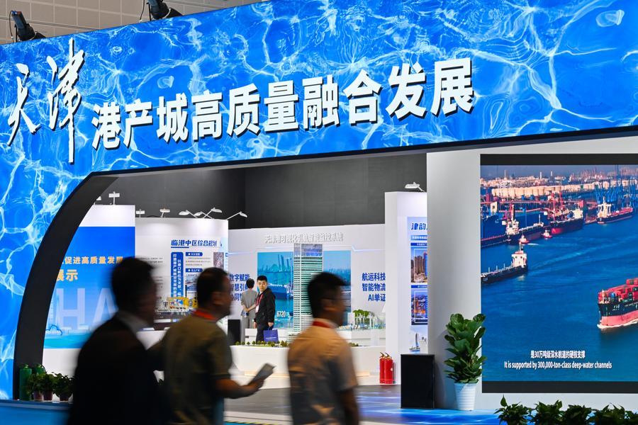 6.42025年我国海港城市港口经济增加值达7万亿元.jpg
