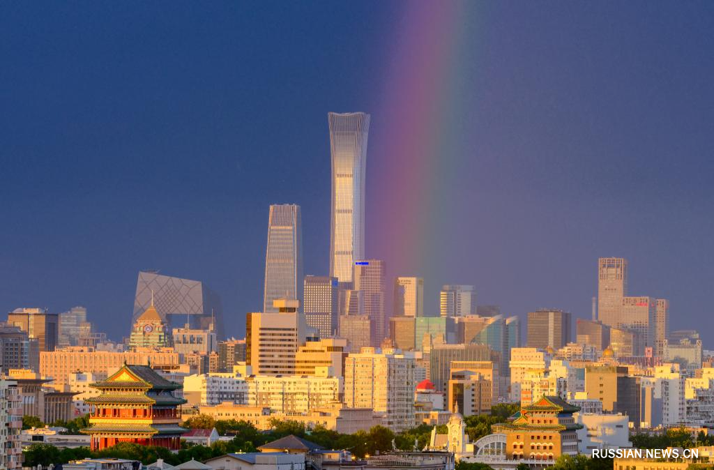 6.15北京雨后现双彩虹横跨天空1.jpg