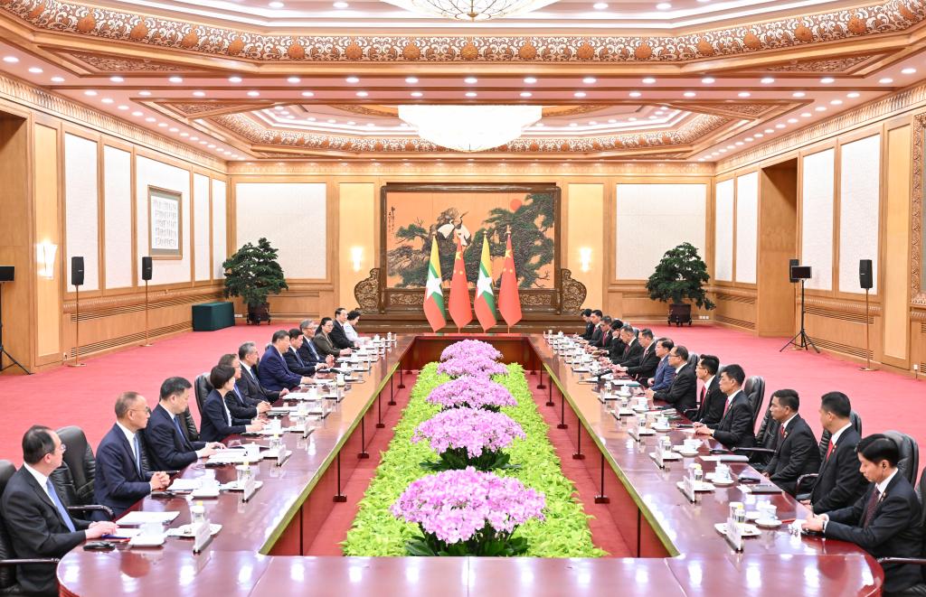 6.17习近平同缅甸总统敏昂莱会谈2.jpeg