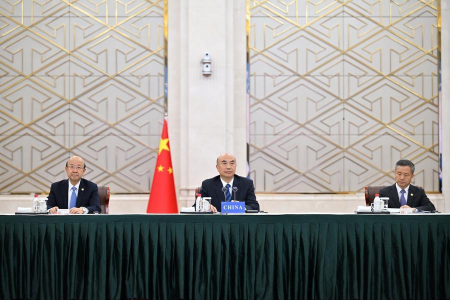 6.17刘国中出席非洲应对埃博拉疫情特别视频峰会并致辞.jpg