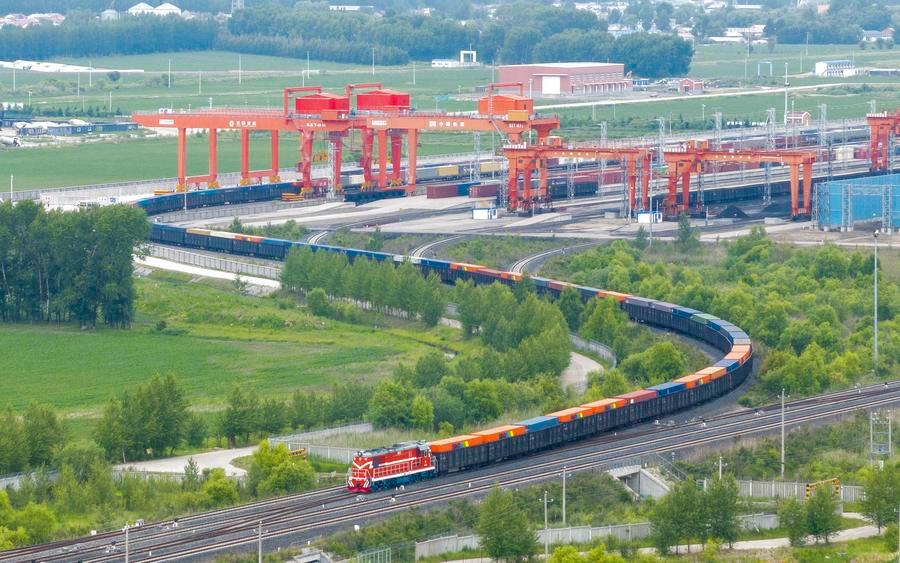 6.25同江铁路口岸中欧班列通行量大幅攀升.jpg
