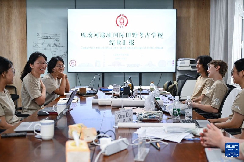 7.13中外青年在北京琉璃河遗址共研考古5.jpg