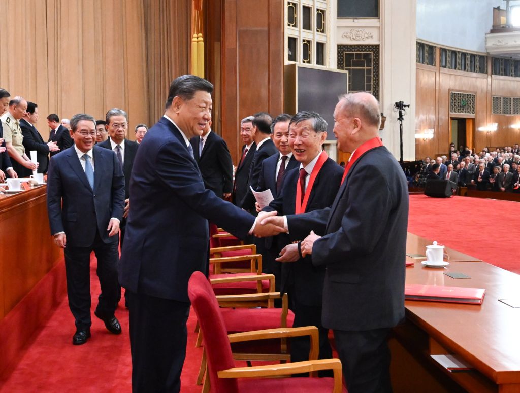 7.9习近平出席国家科学技术奖励大会两院院士大会中国科协第十一次全国代表大会并发表重要讲话10.jpeg